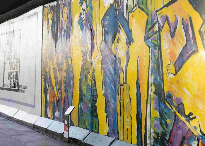 Locke At East Side Gallery Berlino